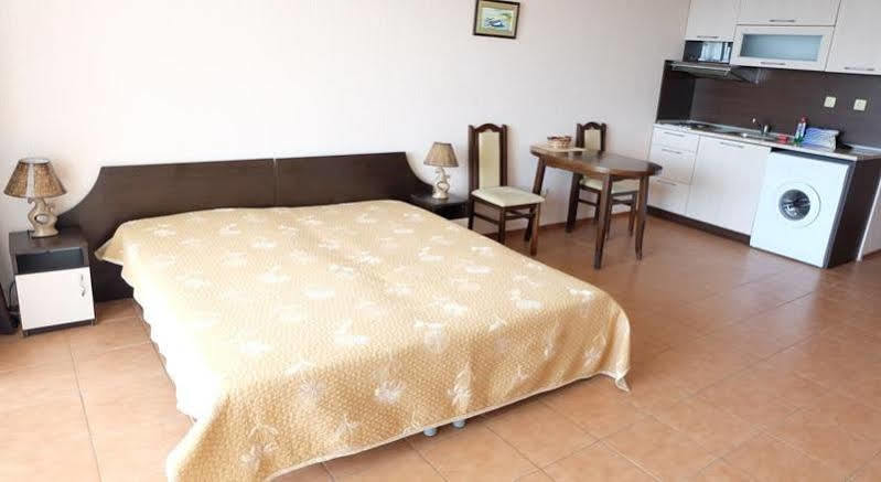 Apartments in Panorama Beach Vigo Nessebar Bagian luar foto